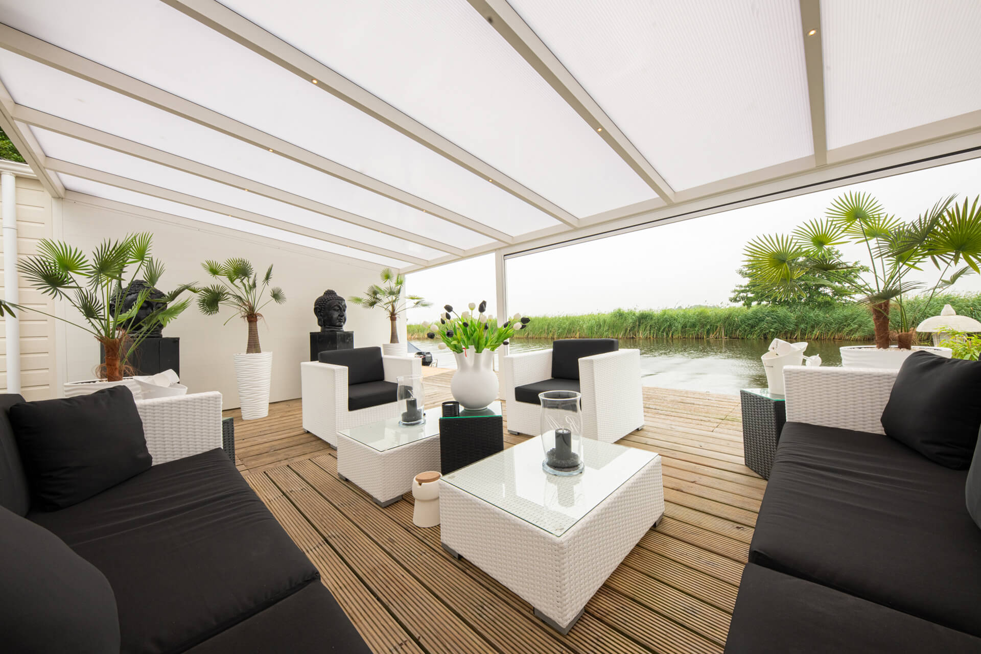 dubbele-veranda-aan-het-water-inthout-sierconstructies-hero-2