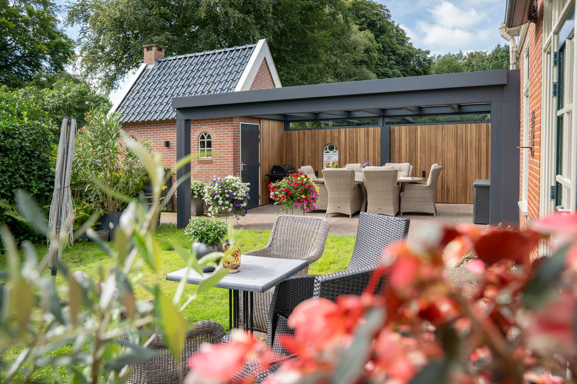 flatroof-woonboerderij-spijkerboor-inthout-sierconstructies-hero