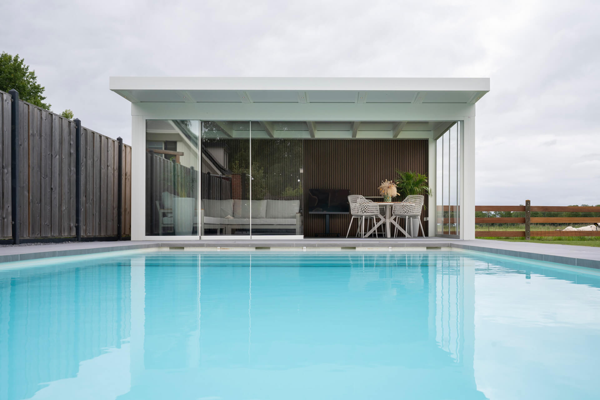 ultraline-poolhouse-noordwolde-inthout-sierconstructies-hero